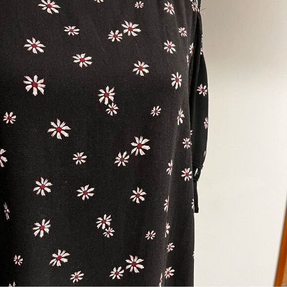 Floral cold shoulder short sleeve loose fit dress - Picture 3 of 13